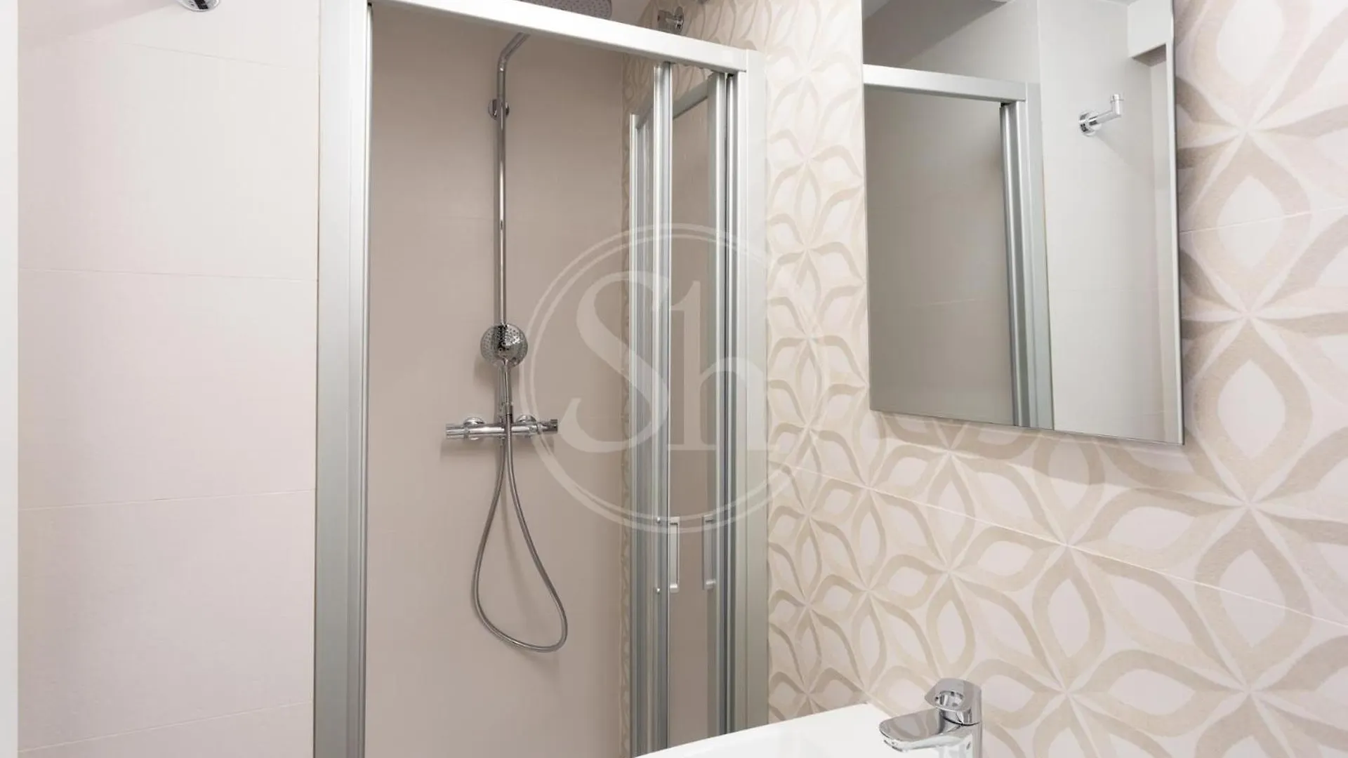 Apartamento Familiar Junto A Hospital Clinic Barcelona 0*,