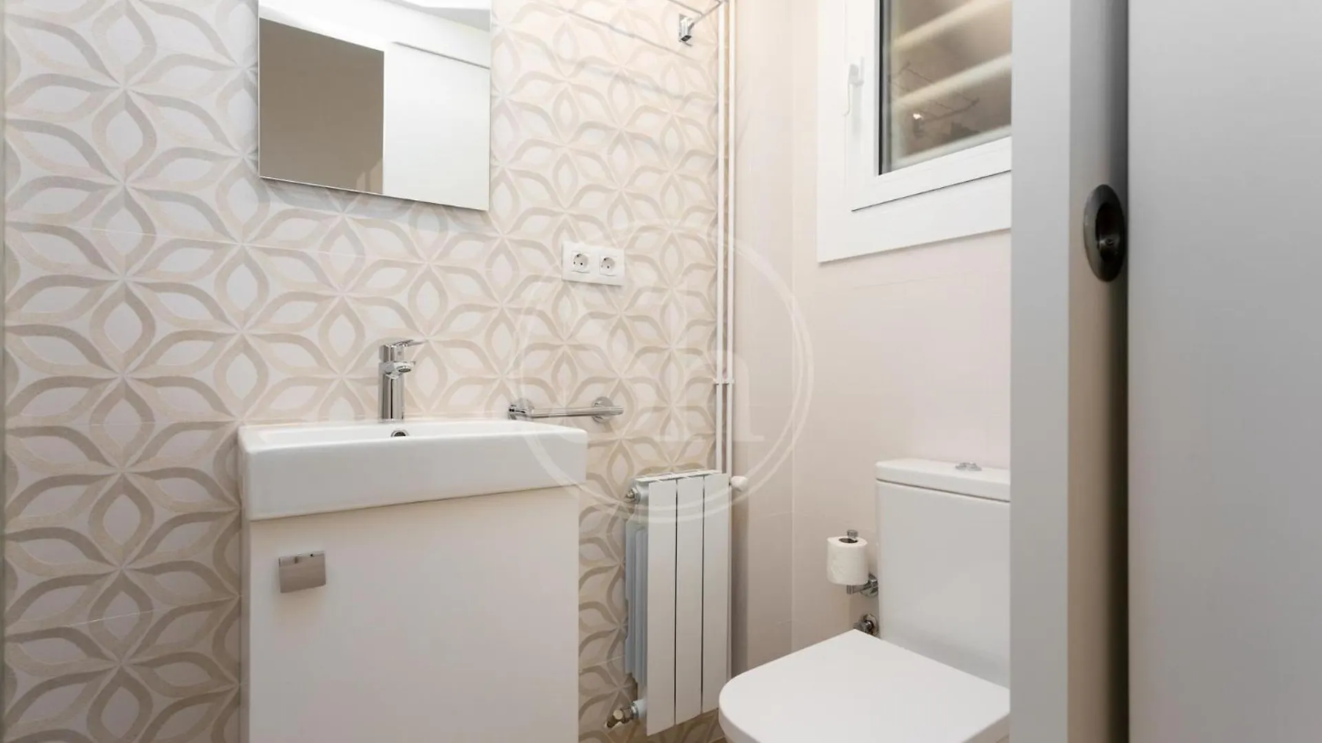 Apartamento Familiar Junto A Hospital Clinic Barcelona 0*,  Spain
